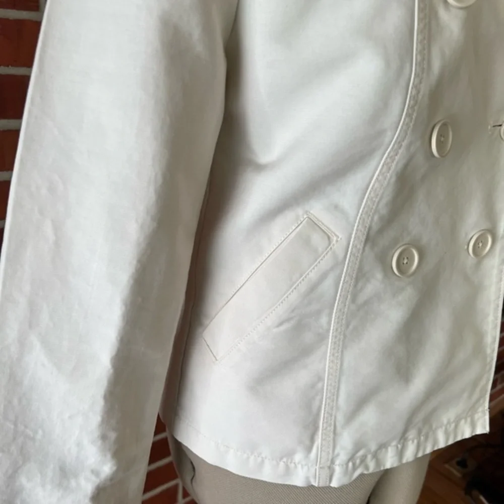 Gap size Small cream colored double breast 100% cotton long sleeve jacket. - Picture 6 of 9